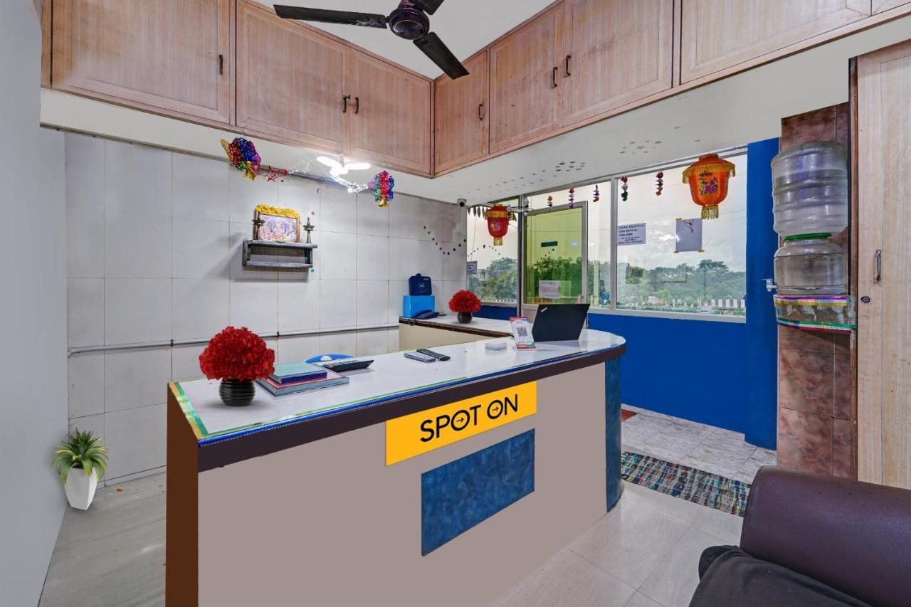 Spot On New Golden Star Guest House Near Thirumangalam Metro Station Chennai Bagian luar foto