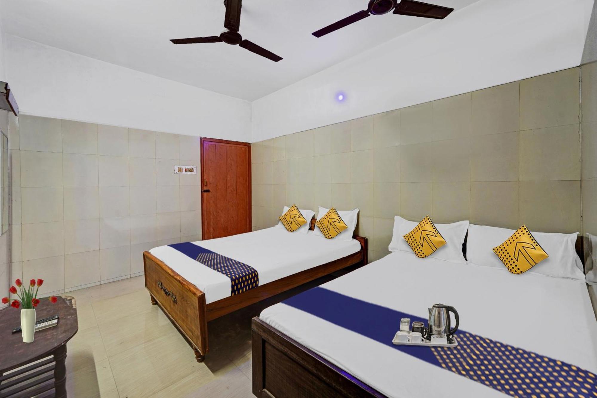 Spot On New Golden Star Guest House Near Thirumangalam Metro Station Chennai Bagian luar foto